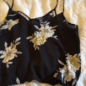 Timing Black Sleeveless Crop Camisole with Spaghetti Straps